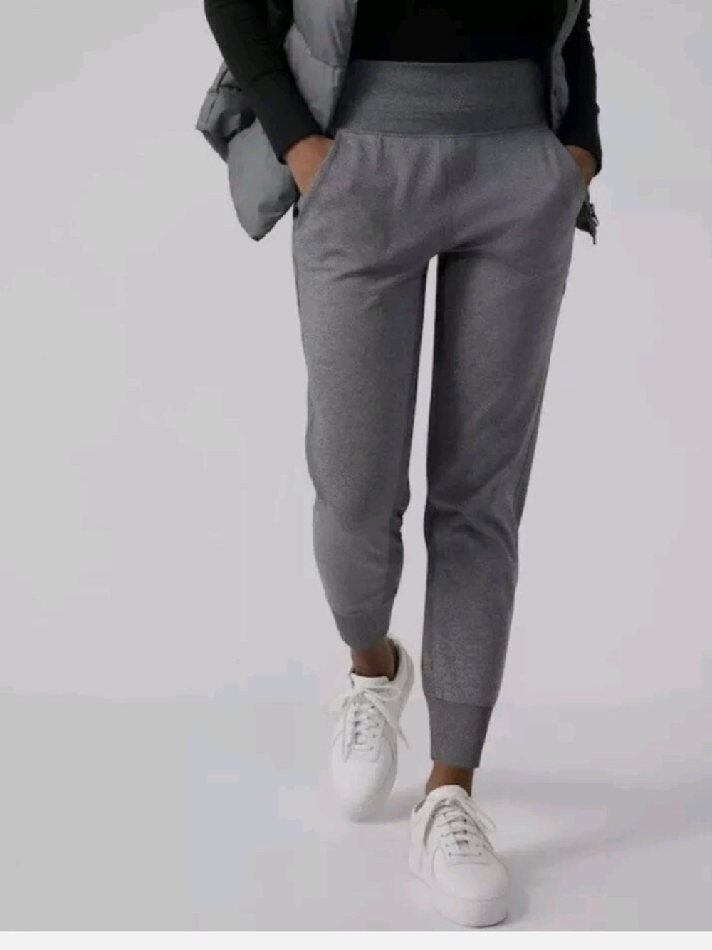 Athleta Venice Joggers pants, black gray color.